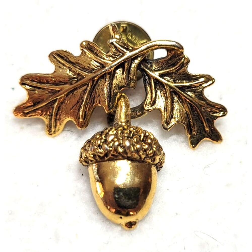 Vintage 90s Camco Cathedral Art Dangling Acorn From Oak Leaves Lapel Pin Brooch